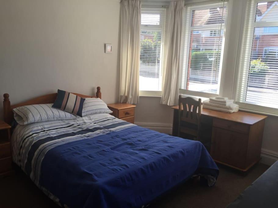 Spacious 5 Large Bedroom Victorian House - Beach 2 Miles Poole Kültér fotó