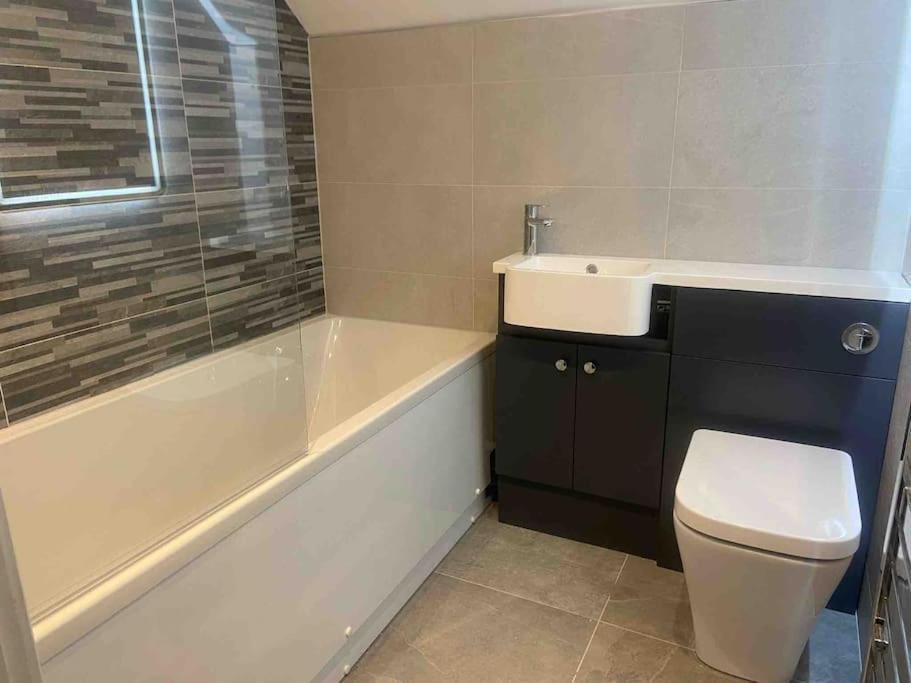 Spacious 5 Large Bedroom Victorian House - Beach 2 Miles Poole Kültér fotó